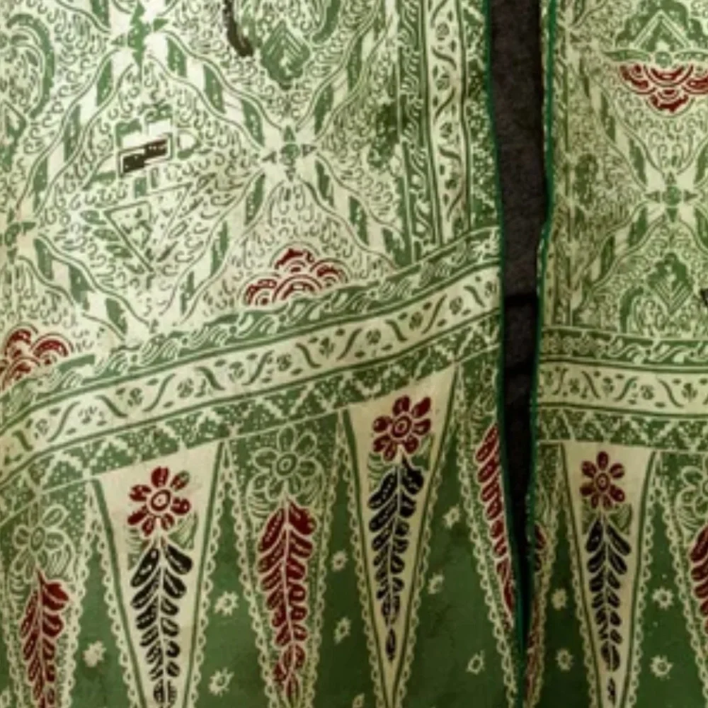 🌾 Novika Handmade Green Floral Silk Batik‎ Scarf